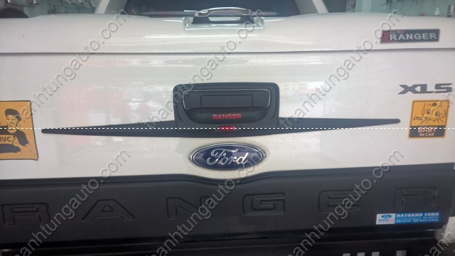 Ốp tay mở cốp màu đen cho xe Ford ranger 2013-2018