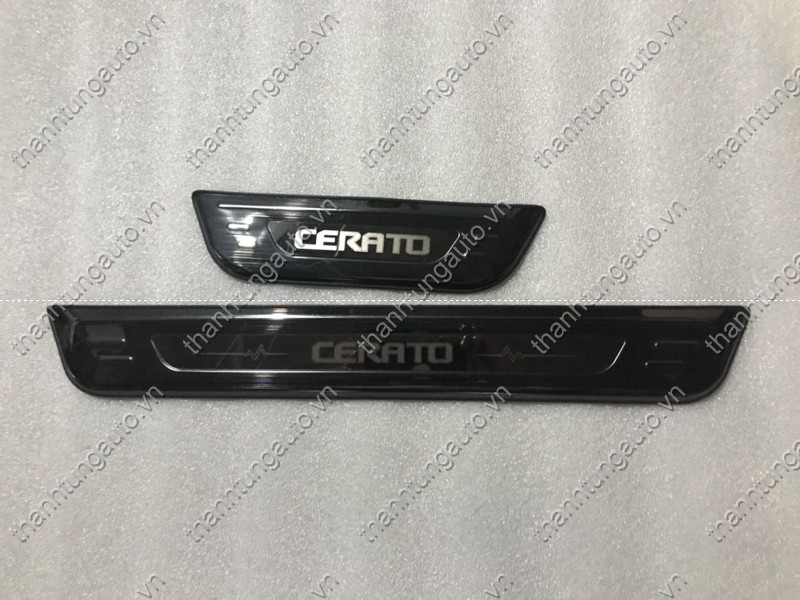 Nẹp bước chân ngoài titan cho xe Cerato 2016-2019