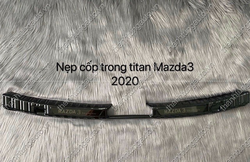 Nẹp chống xước cốp trong titan cho mazda3 2020