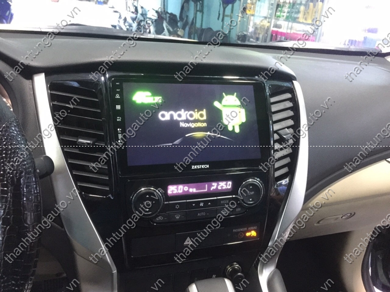 Màn hình android zestech cho xe Pajero sport 2017-2018