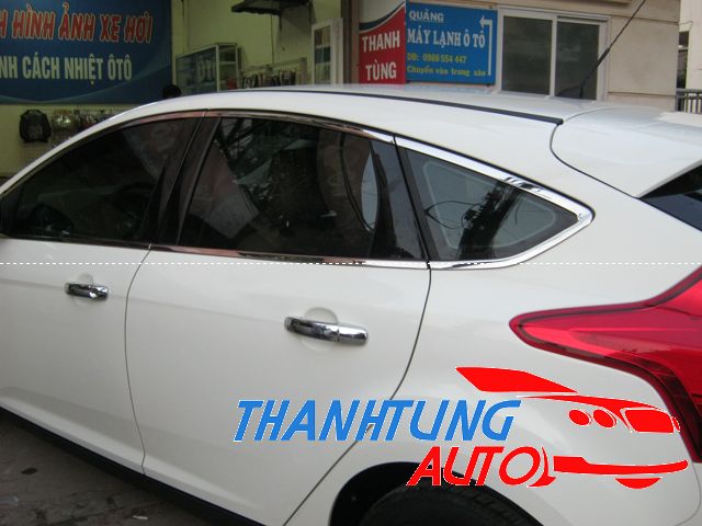 Nẹp chân kính, nẹp inox viền cong kính cho Focus hatchback 2012 - 2018