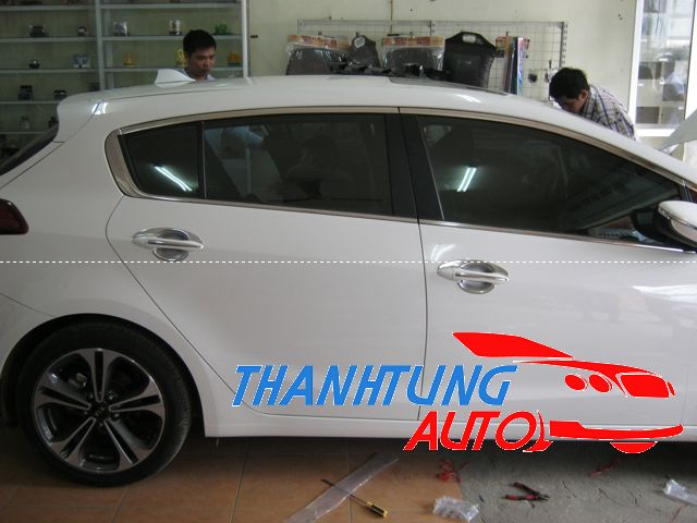 Nẹp inox viền cong kính cho Kia K3, cerato hatchback 2014 - 2016